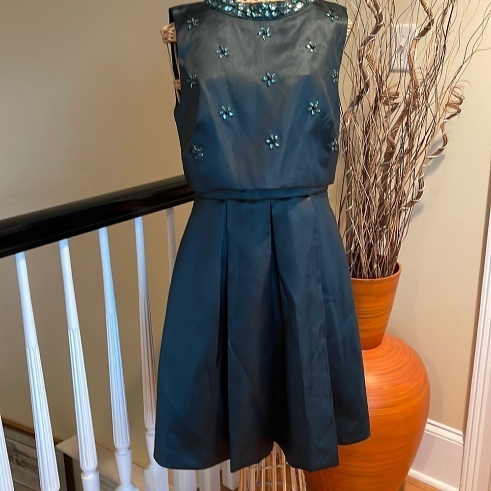 Review beautiful green dress.